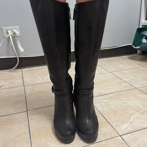 FENDI LEATHER BROWN HEELED BOOTS